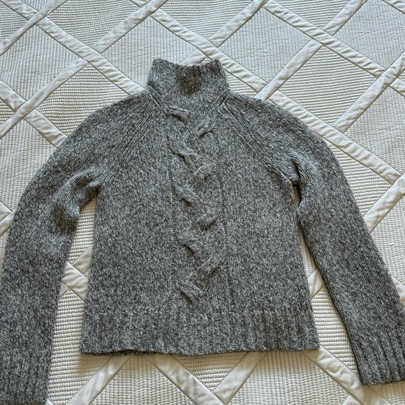 Ann Taylor Sweaters - ANN TAYLOR GRAY CABLE KNIT MERINO BLEND (80%) SWEATER SZ M